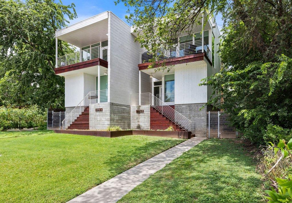 2016  Jesse E Segovia St  #B, Austin, TX 78702 — photo 1