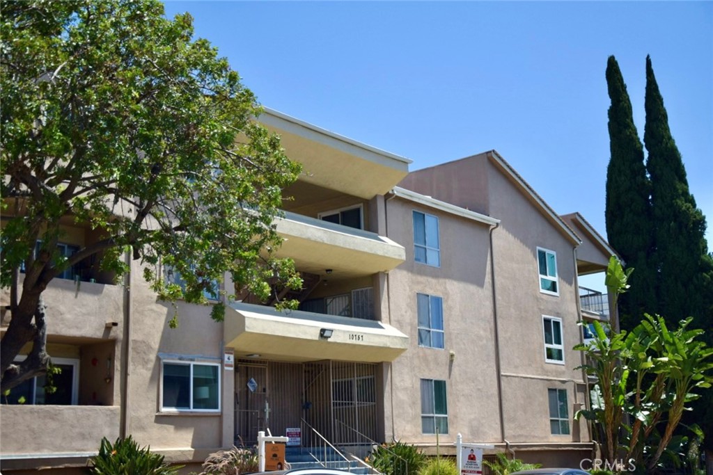 10757 Hortense 304, Toluca Lake, CA 91602 — photo 1