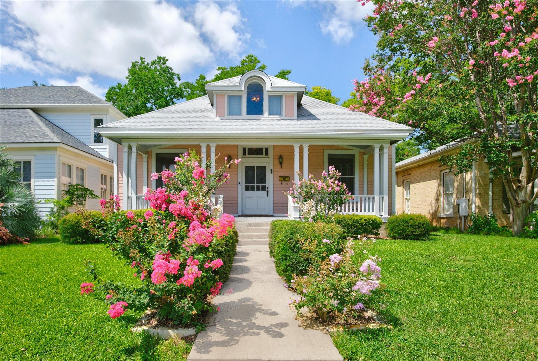 812 W 10th St, Austin, TX 78701 — photo 1