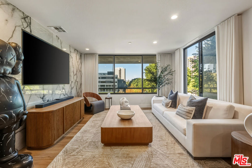 121 S Hope Street 334, Los Angeles, CA 90012 — photo 1