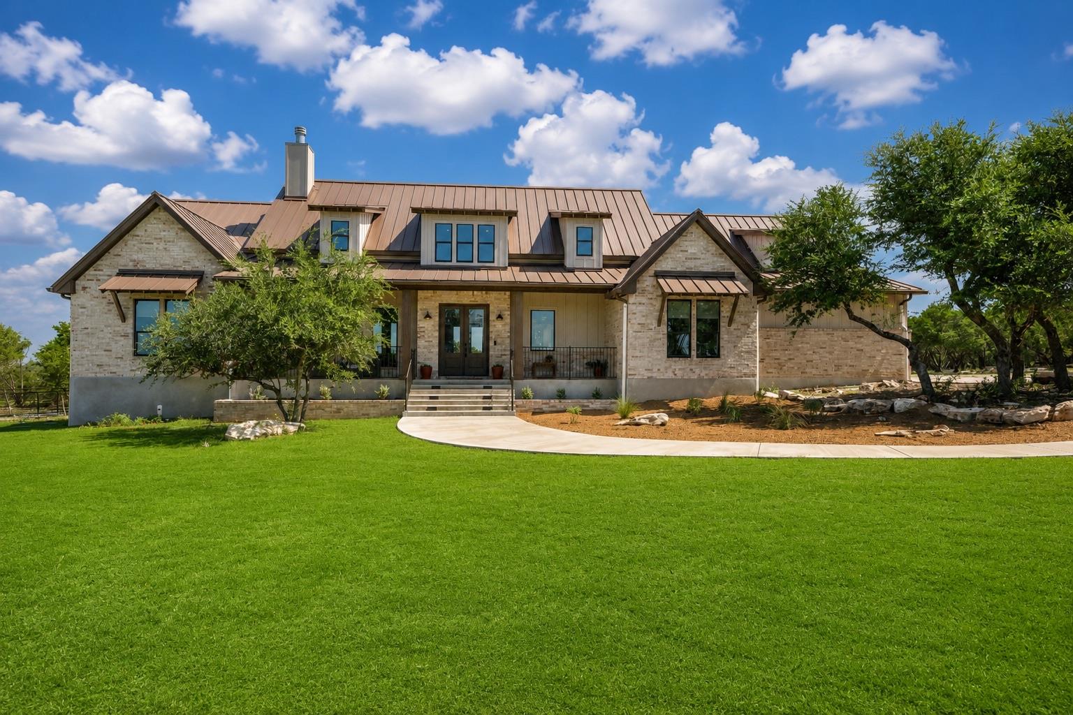 1516 E Flying Owl Dr, Johnson City, TX 78636 — photo 1