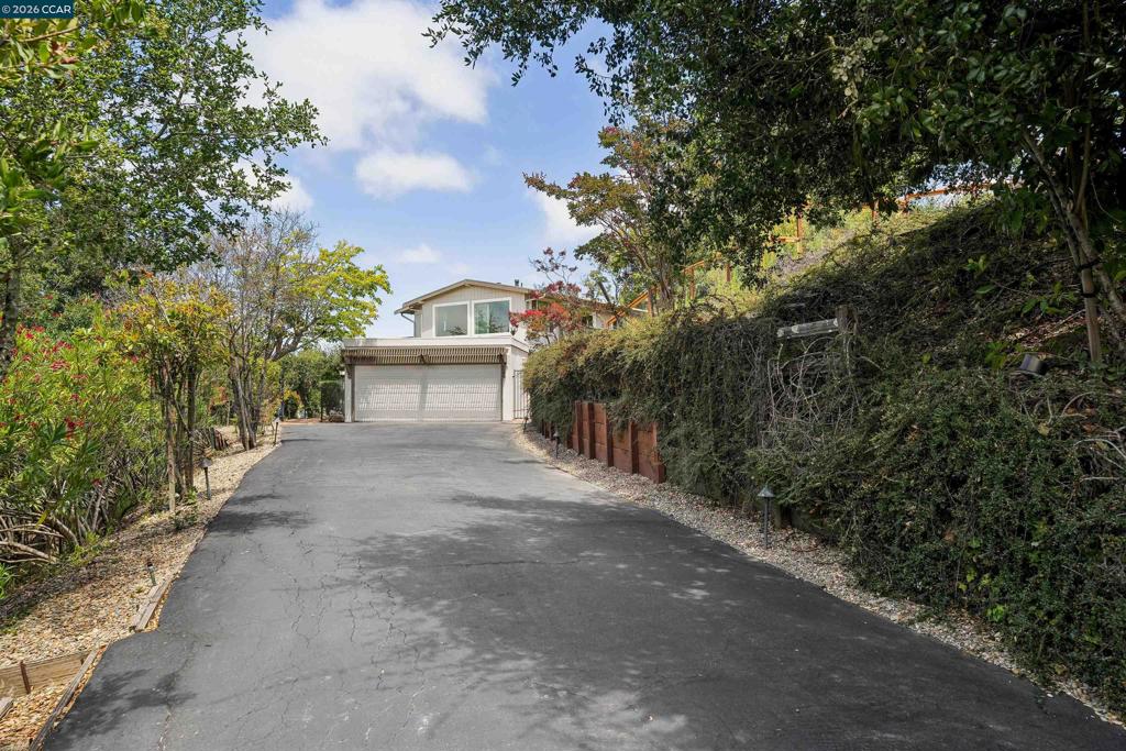 210 Courtney Ln, Orinda, CA 94563 — photo 1