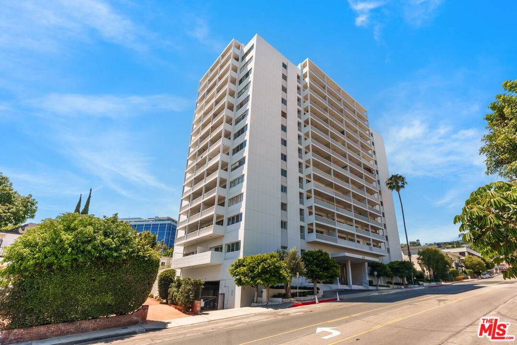 999 N Doheny Drive 211, West Hollywood, CA 90069 — photo 1