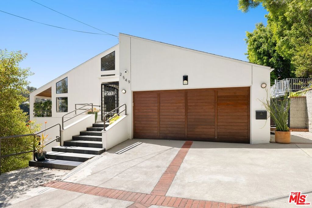 2549 Canyon Oak Drive, Los Angeles, CA 90068 — photo 1
