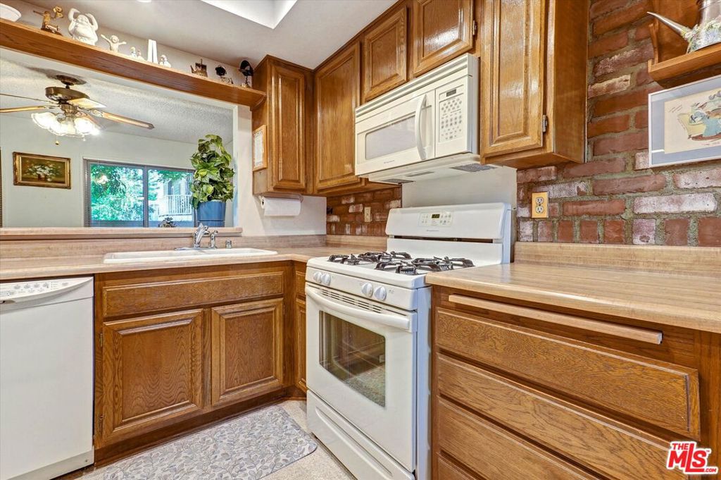 6716 Clybourn Avenue 149, North Hollywood, CA 91606 — photo 1