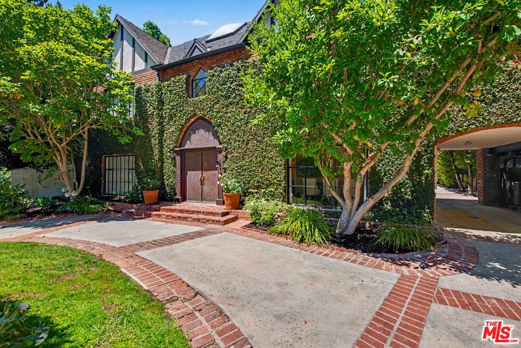 2411 Benedict Canyon Drive, Beverly Hills, CA 90210 — photo 1