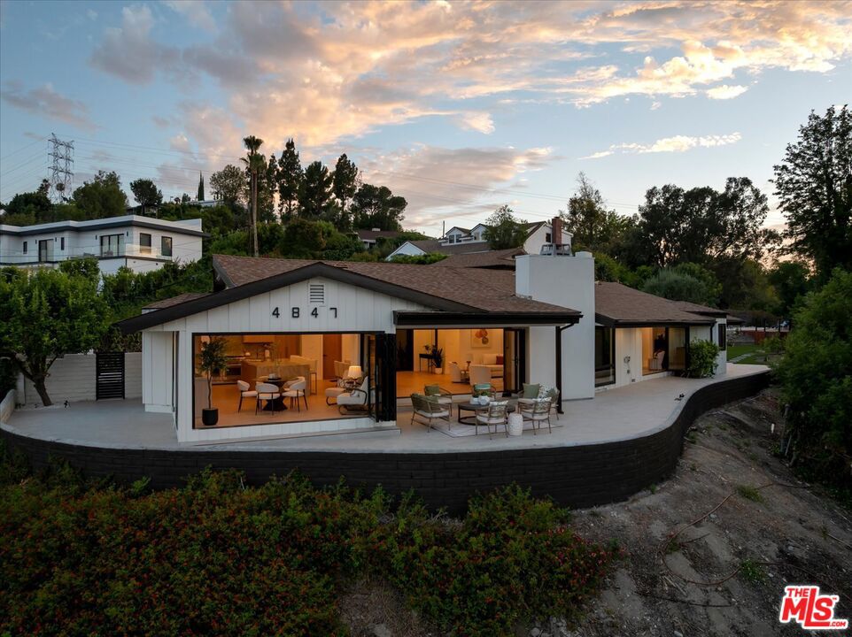4847 Brewster Drive, Tarzana, CA 91356 — photo 1