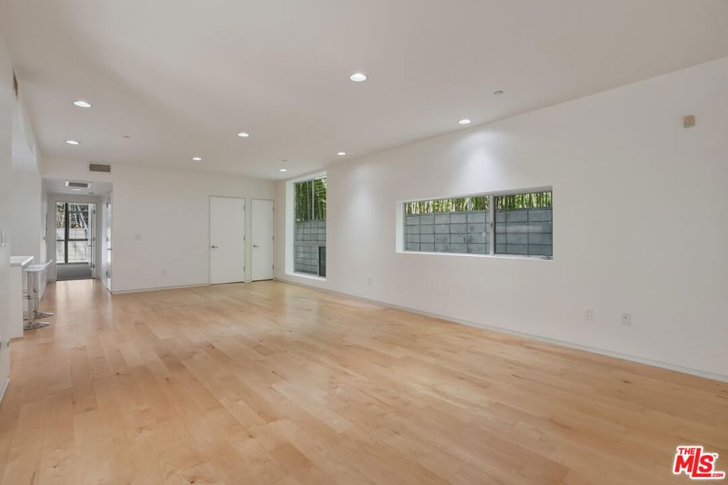 825 N Kings Road 1, West Hollywood, CA 90069 — photo 1