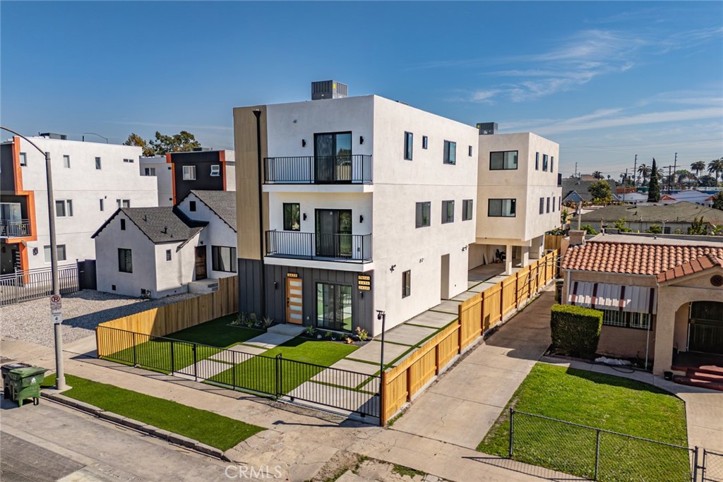2424 S West View, Los Angeles, CA 90016 — photo 1