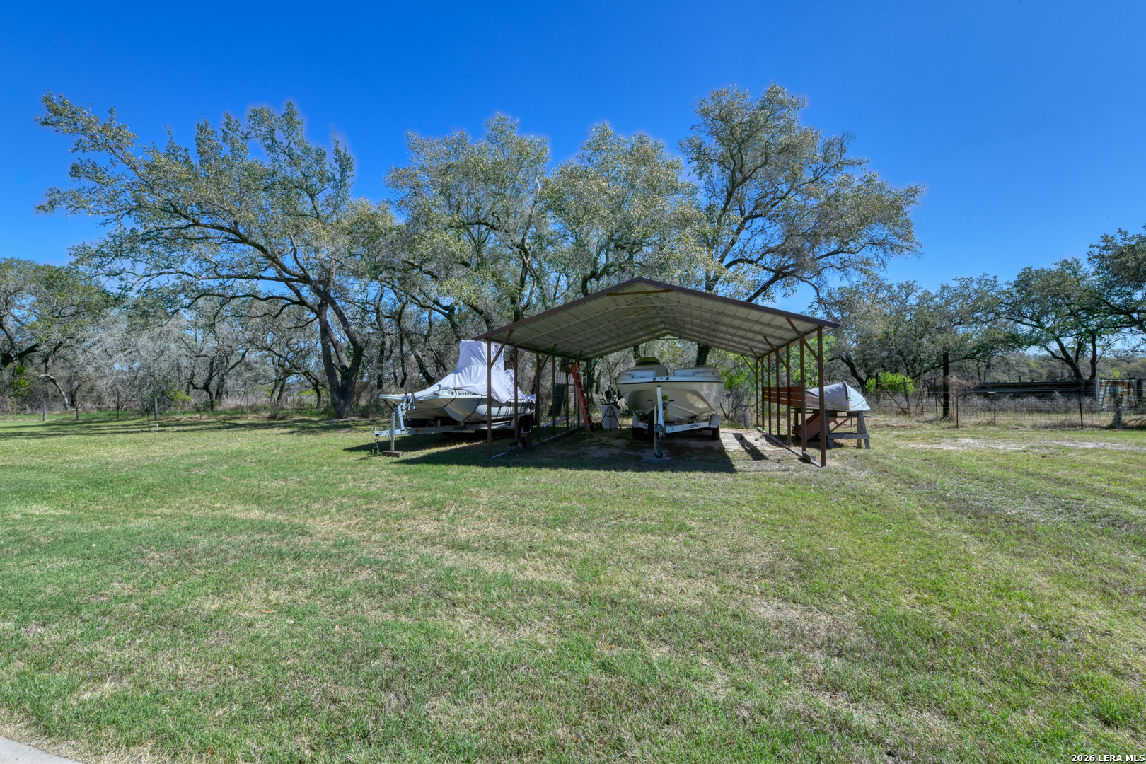 204 Fawn Ln, ,  78114 — photo 1