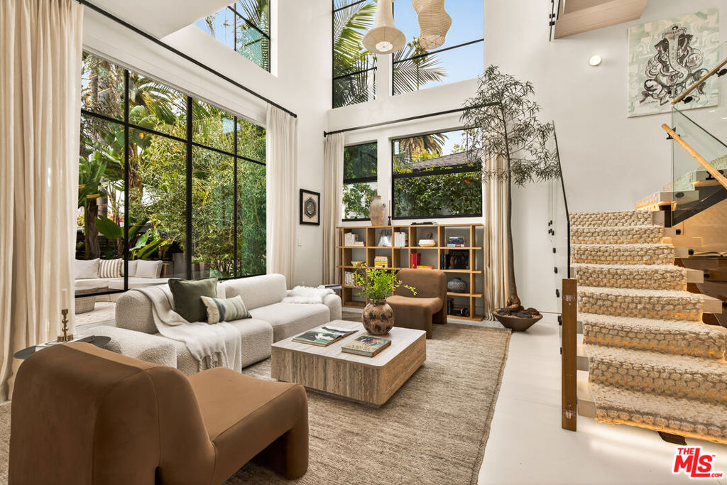832 Milwood Avenue, Venice, CA 90291 — photo 1