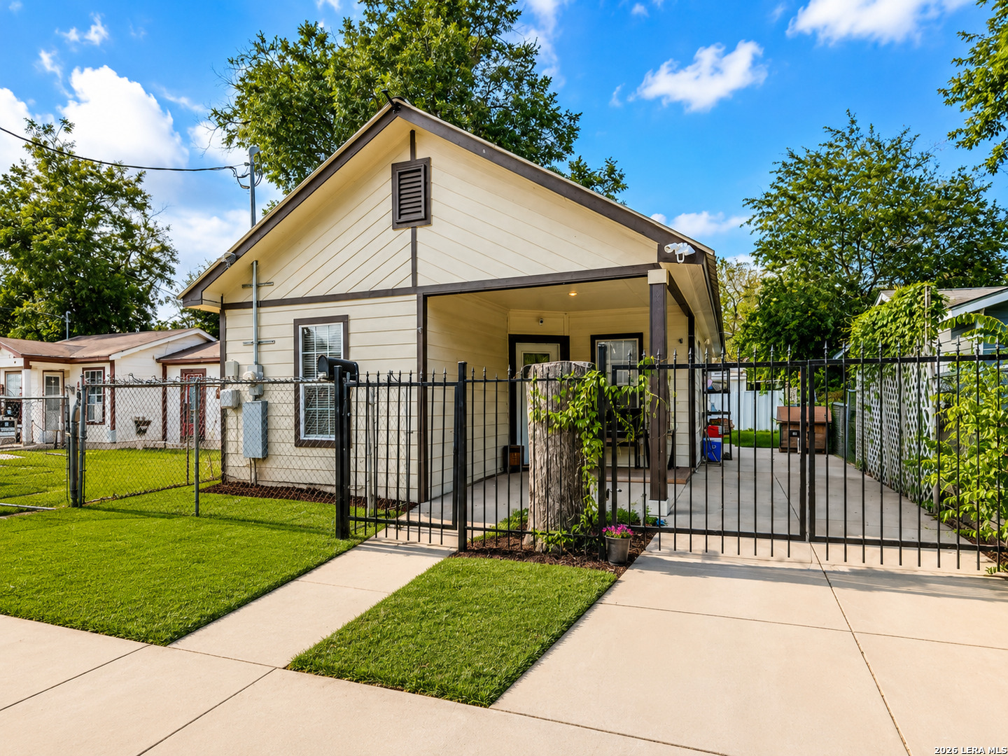 1921 San Fernando, San Antonio, TX 78207 — photo 1