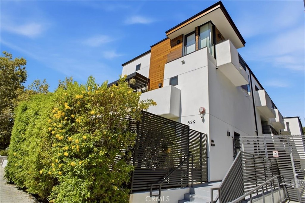 829 N Martel 4, Los Angeles, CA 90046 — photo 1