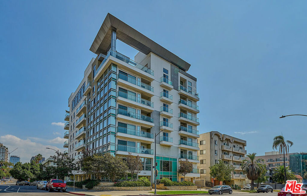 702 S Serrano Avenue 605, Los Angeles, CA 90005 — photo 1