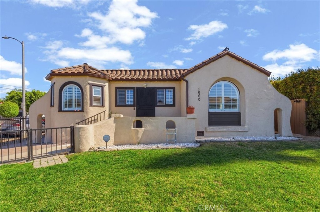 1600 W 80th Street, Los Angeles, CA 90047 — photo 1