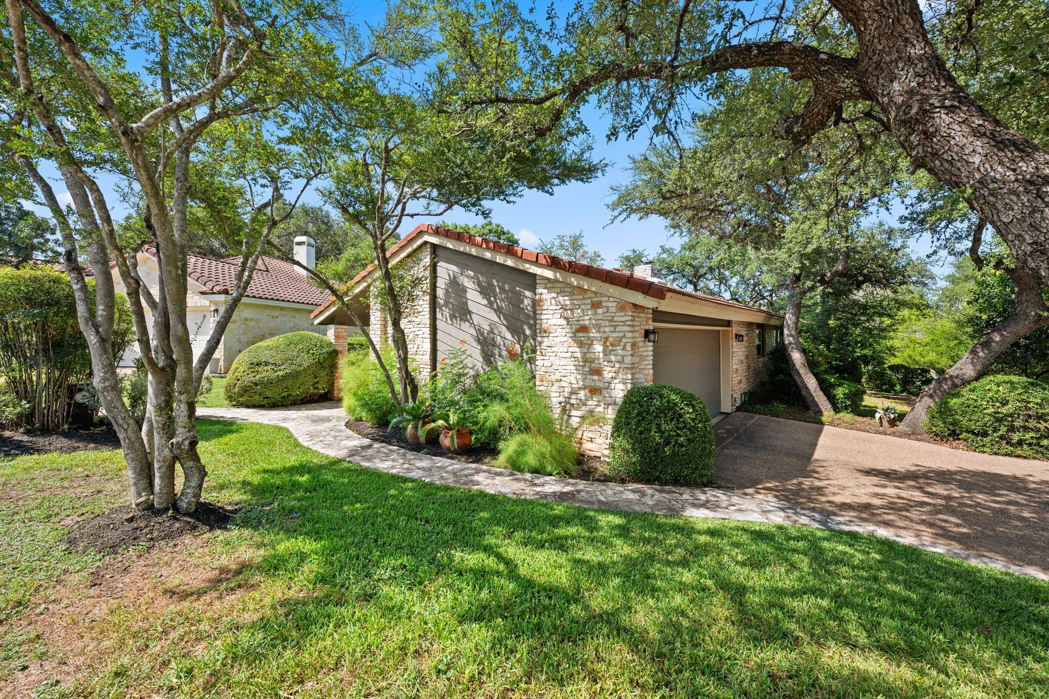 102 Crescent, Lakeway, TX 78734 — photo 1
