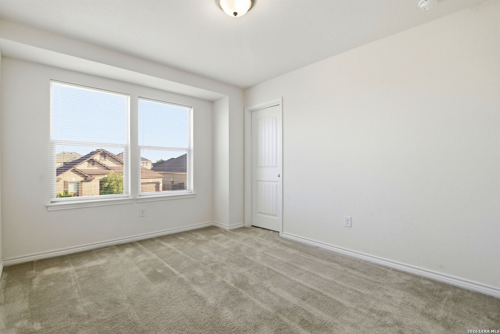 205 LONE FALLS DR, ,  78148 — photo 1