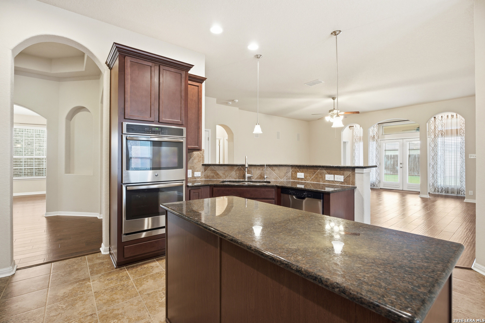 820 Alpino, ,  78108 — photo 1