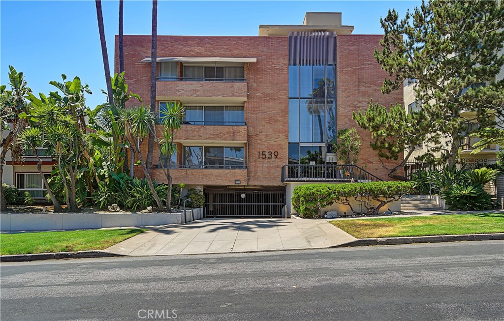 1539 N Laurel Avenue 202, Los Angeles, CA 90046 — photo 1