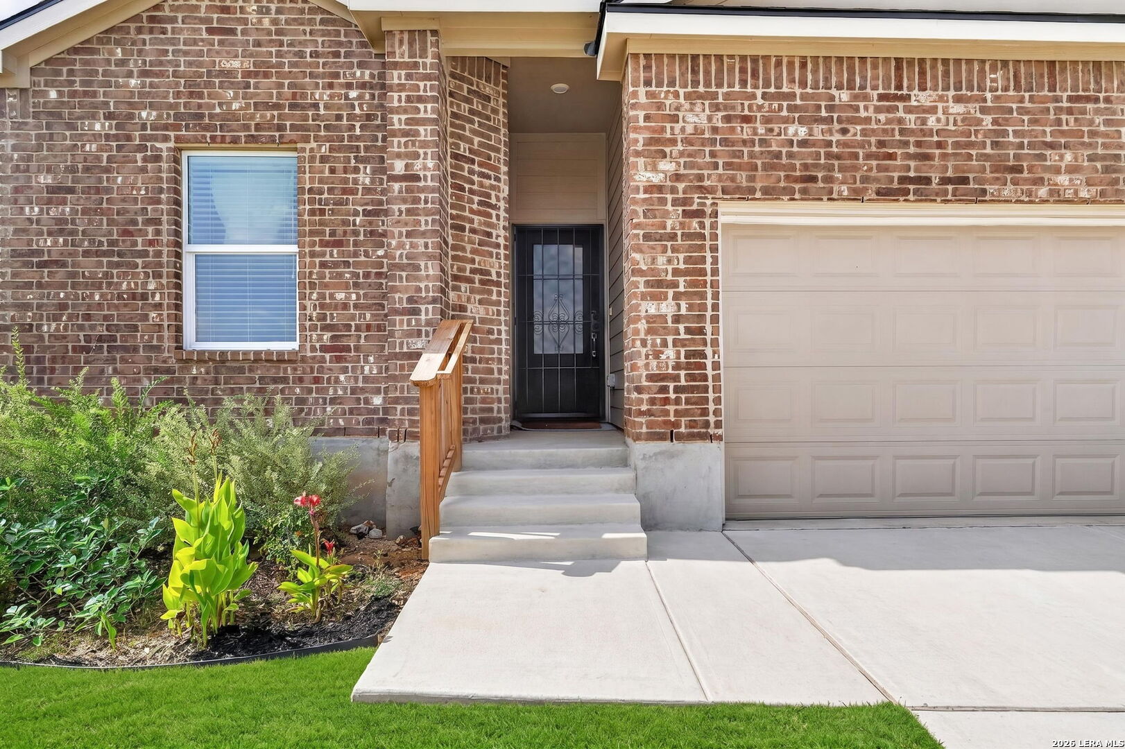 201 WOLF CREST BLVD, ,  78155 — photo 1