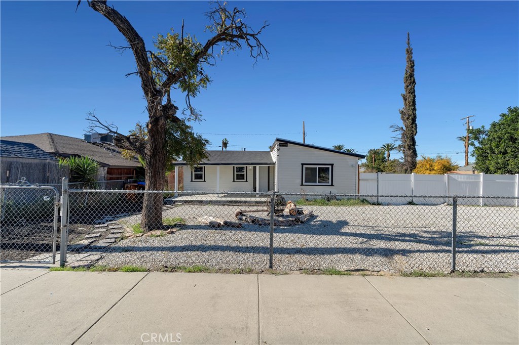 415 N Santa Fe, Hemet, CA 92543 — photo 1