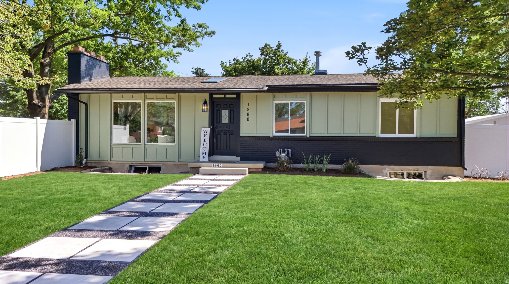 1960 E MEADOW DR, Cottonwood Heights, UT 84121 — photo 1