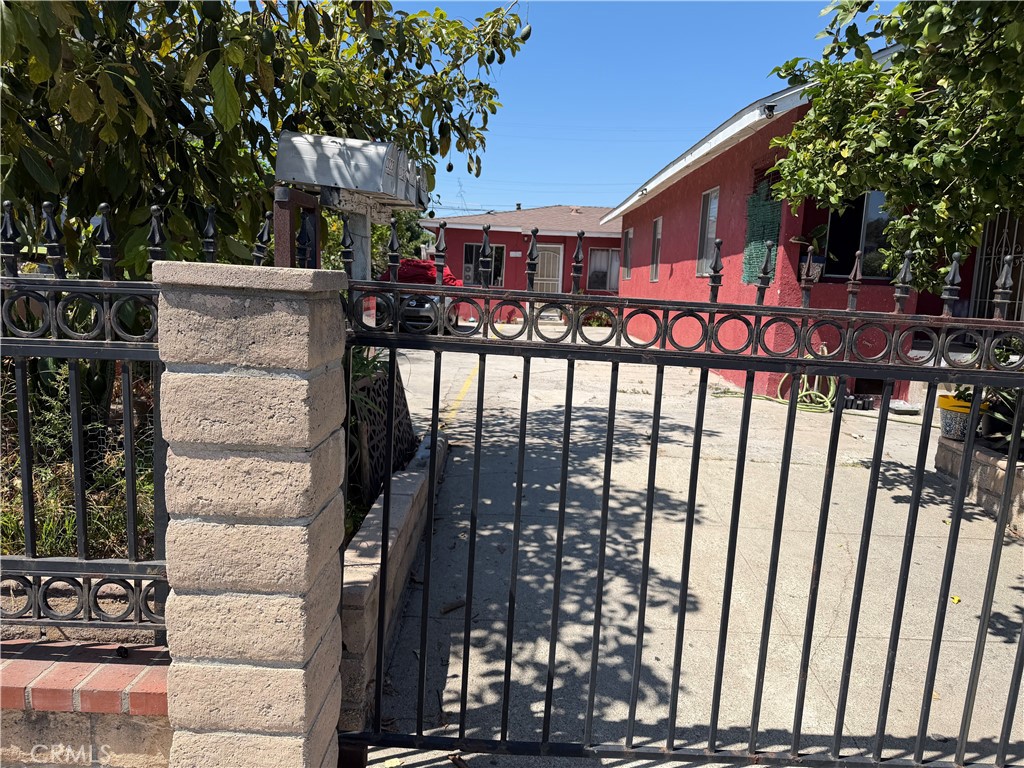 2023 E 76th, Los Angeles, CA 90001 — photo 1