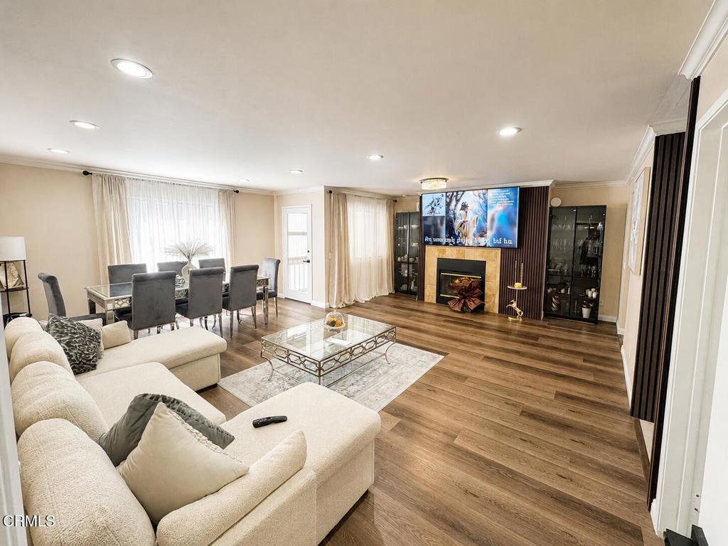 330 Burchett Street 206, Glendale, CA 91203 — photo 1