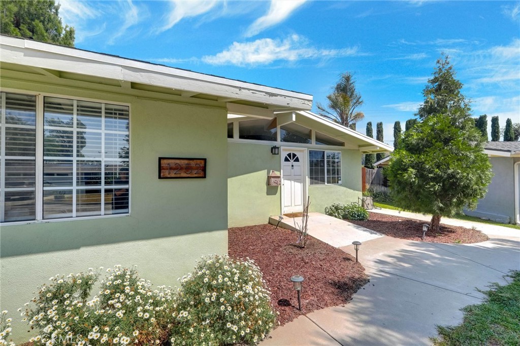 1252 E Walnut, Glendora, CA 91741 — photo 1