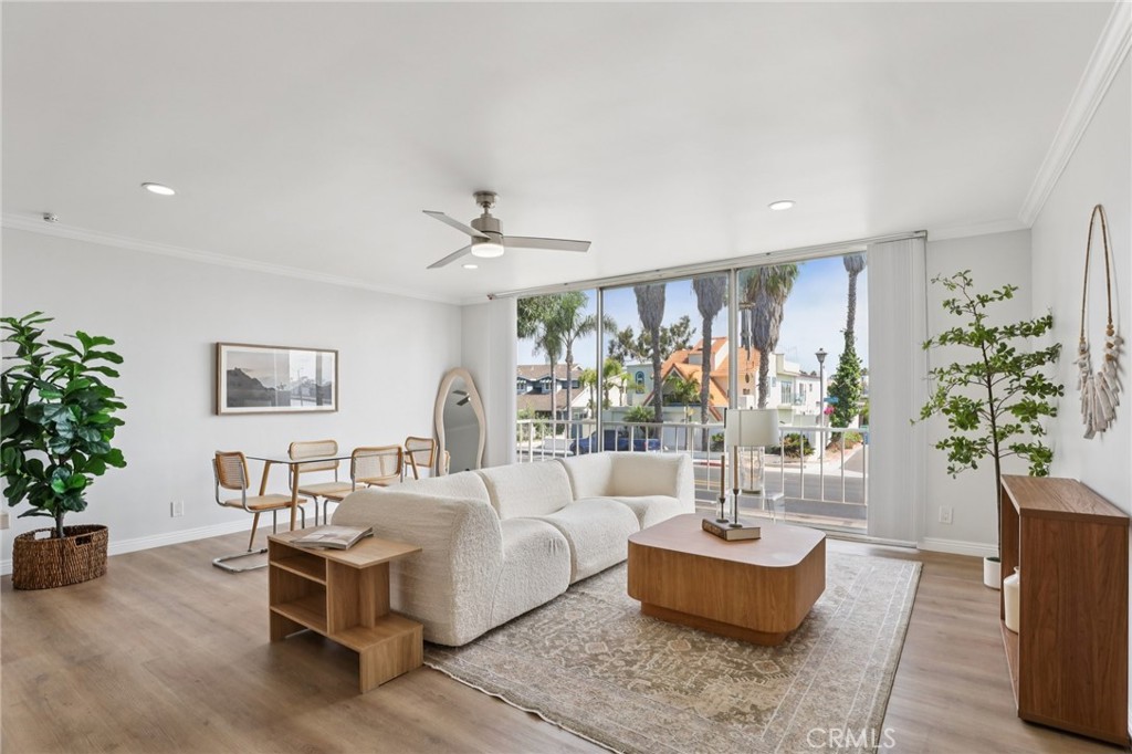 383 Bay shore Avenue 207, Long Beach, CA 90803 — photo 1