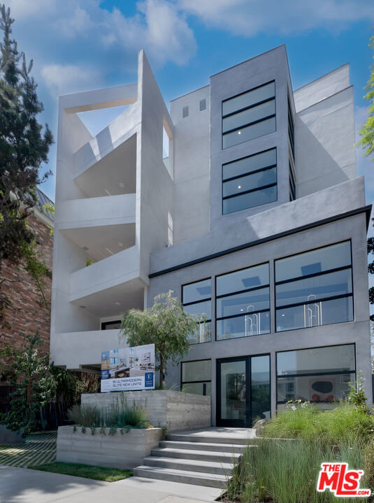 1361 Kelton Avenue 502, Los Angeles, CA 90024 — photo 1