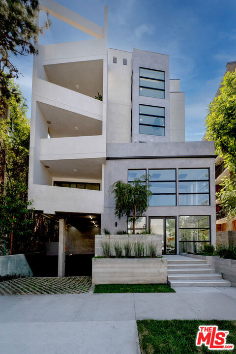 1361 Kelton Avenue 401, Los Angeles, CA 90024 — photo 1