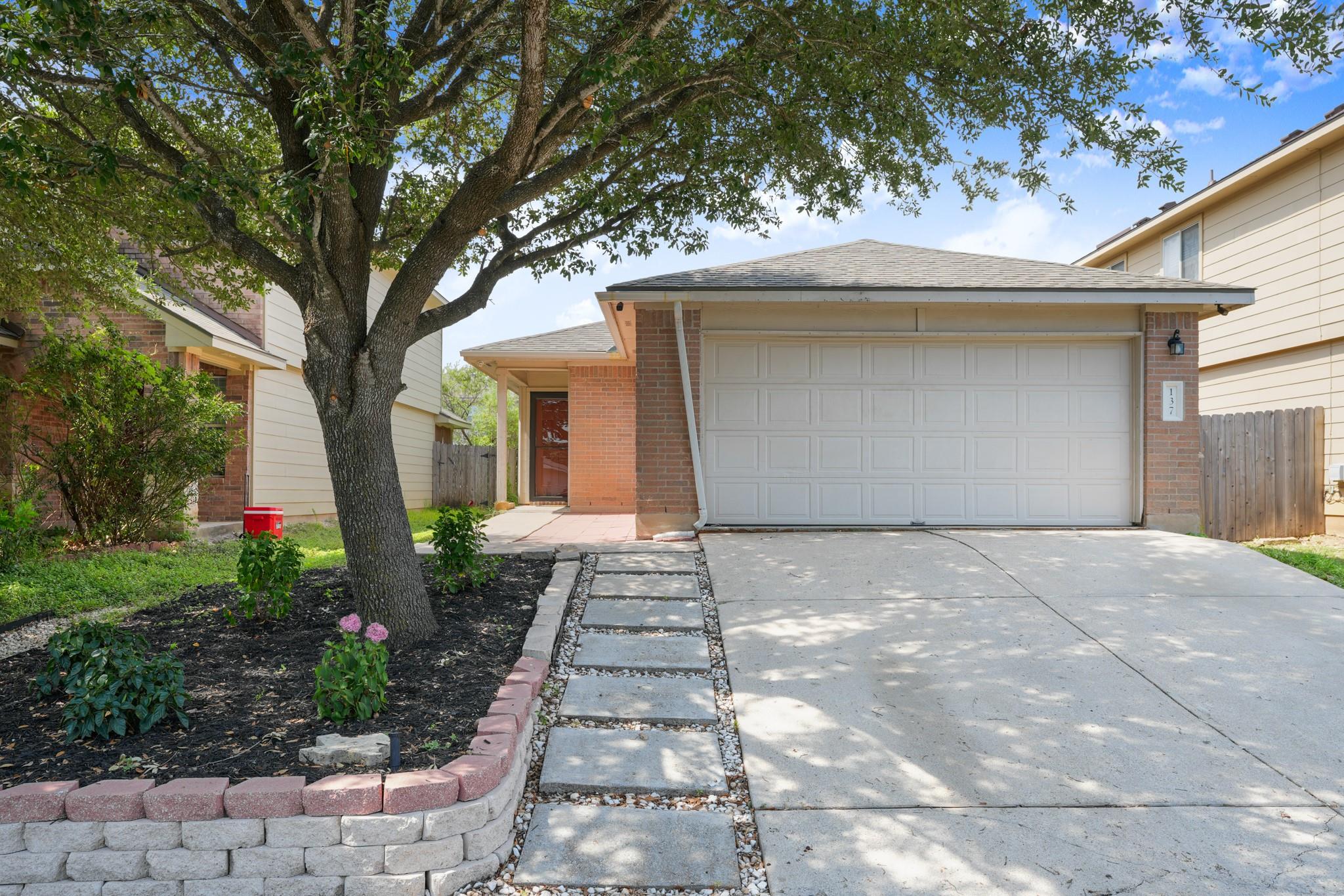 137  Hillhouse Ln, Manchaca, TX 78652 — photo 1