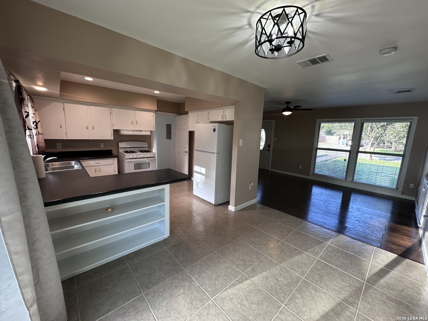 224 PROSPECT ST, Seguin, TX 78155 — photo 1