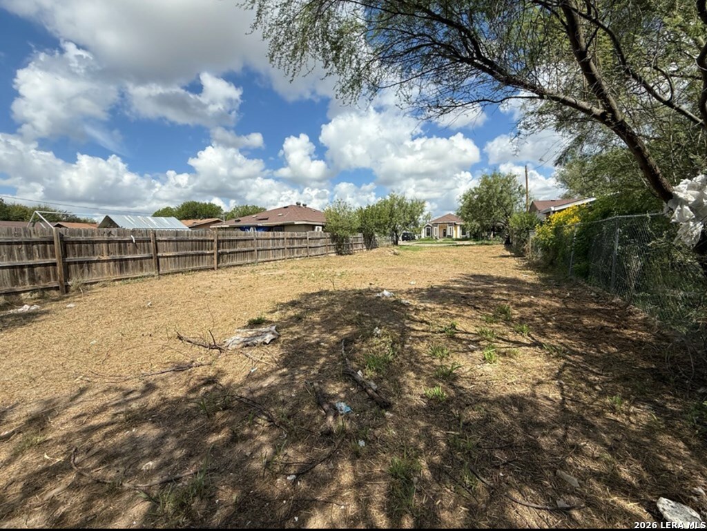 1352 Siesta Drive, ,  78852 — photo 1