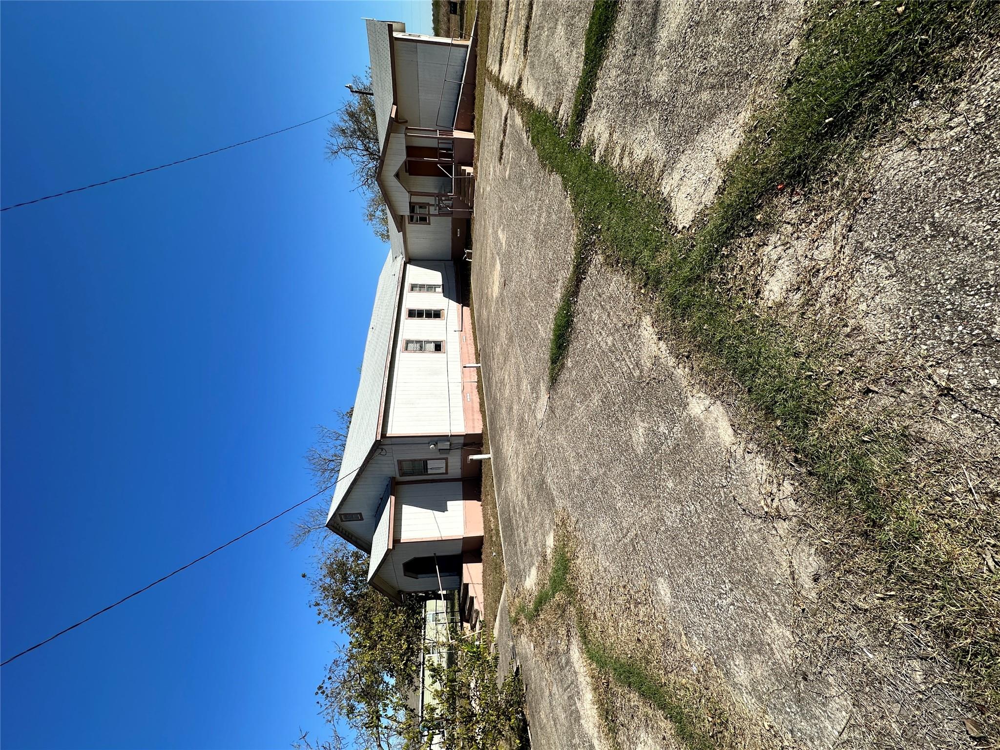 125 2nd, Taylor, TX 76574 — photo 1