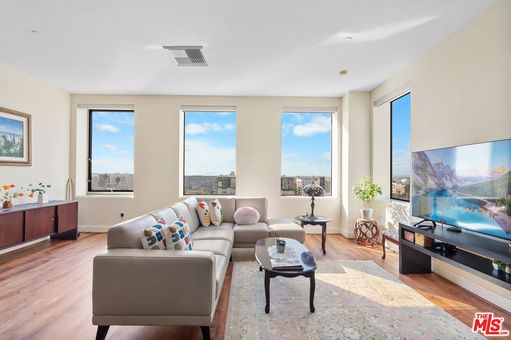 3810 Wilshire Boulevard 712, Los Angeles, CA 90010 — photo 1