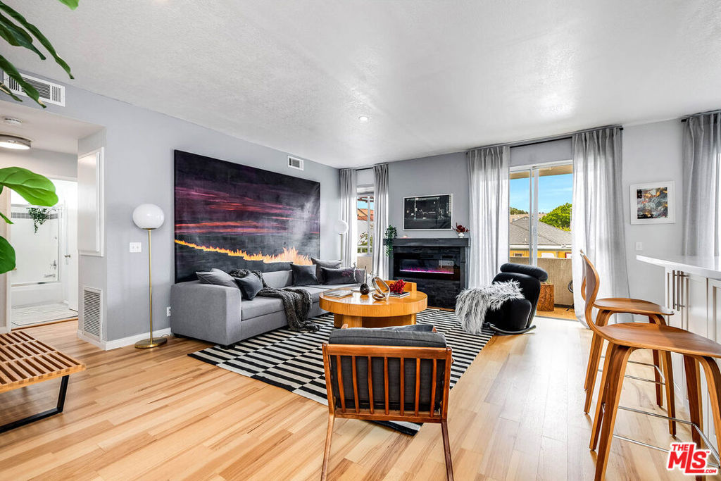 1310 N Detroit Street 206, Los Angeles, CA 90046 — photo 1