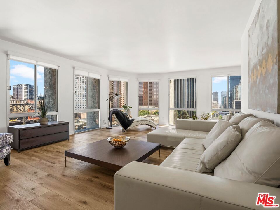 800 W 1st Street 905, Los Angeles, CA 90012 — photo 1