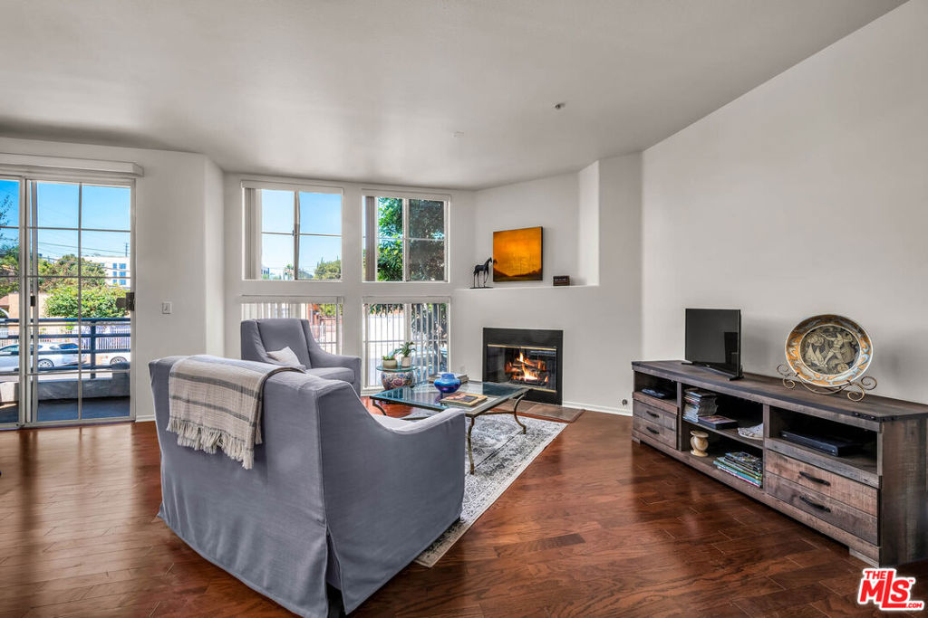 3613 Glendon Avenue 101, Los Angeles, CA 90034 — photo 1