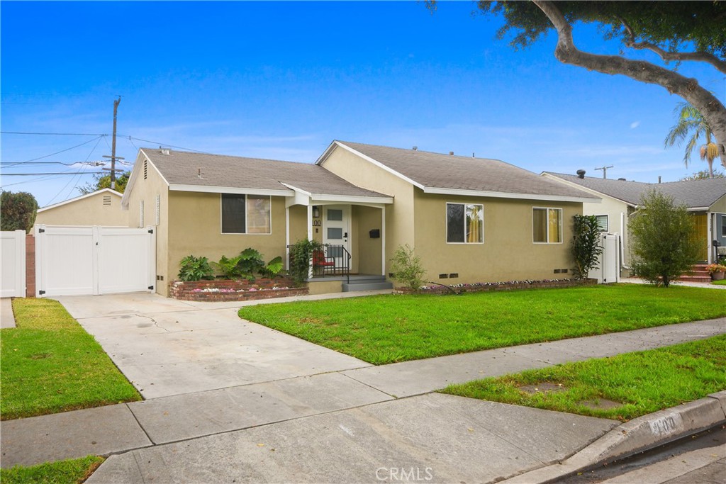 100 W Bort Street, Long Beach, CA 90805 — photo 1