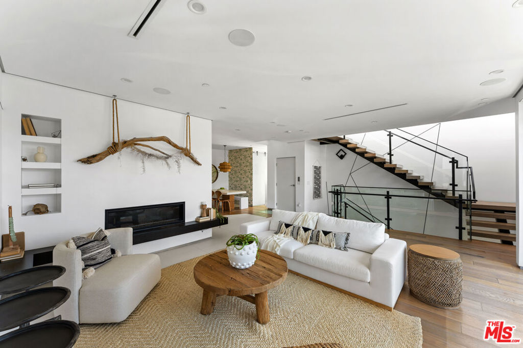 647 Mildred Avenue, Venice, CA 90291 — photo 1