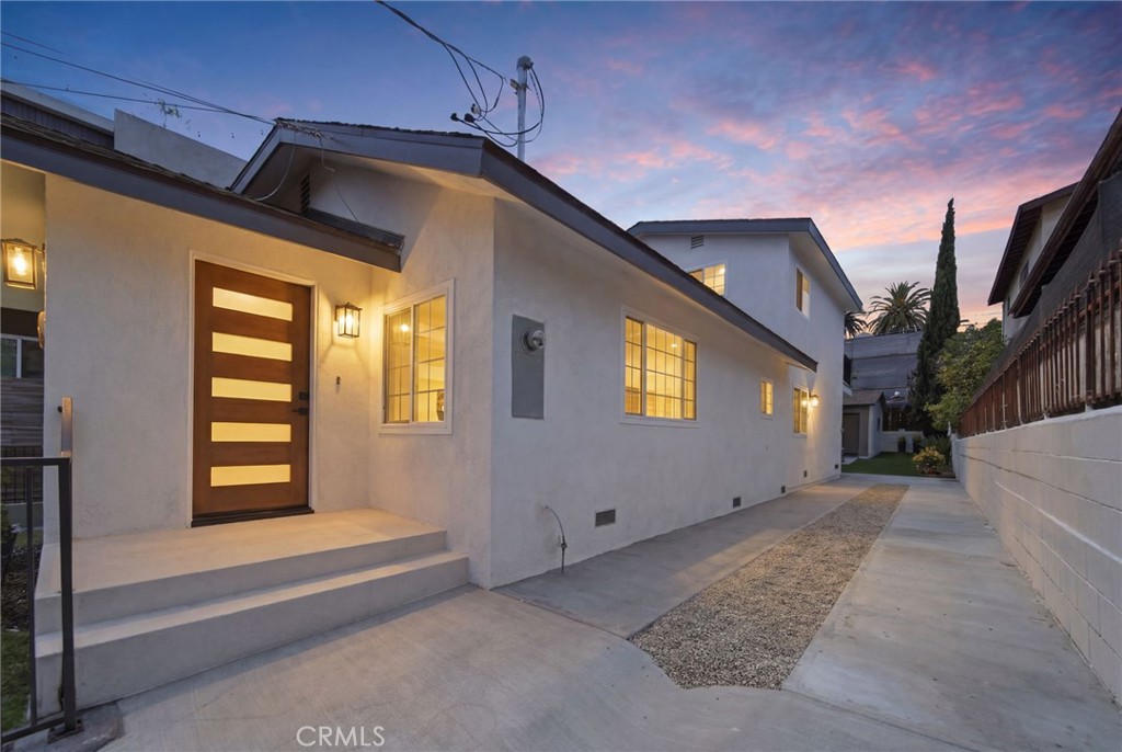 819 Rosemont, Los Angeles, CA 90026 — photo 1