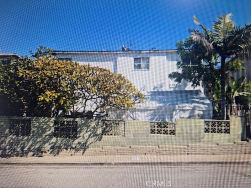 1042 N Market