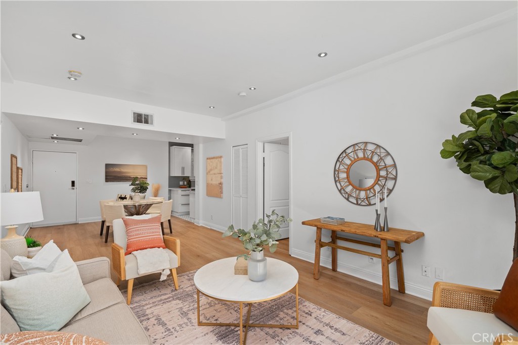 828 N Hudson Avenue 106, Los Angeles, CA 90038 — photo 1