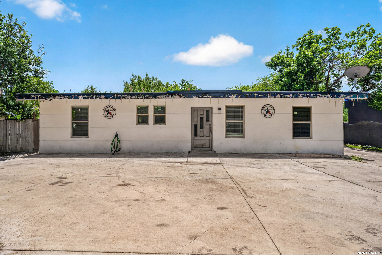 6134 bright valley dr, San Antonio, TX 78242 — photo 1