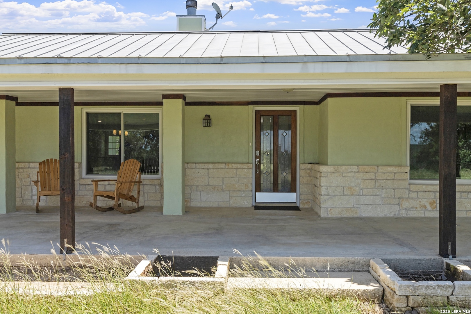 110 LIVE OAK LN, Kerrville, TX 78028 — photo 1