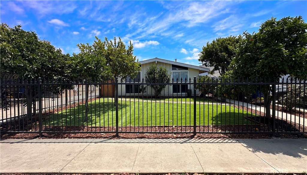 320 E 81st, Los Angeles, CA 90003 — photo 1