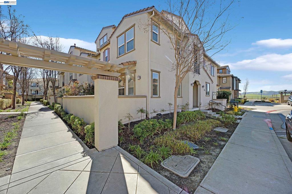 5216 Fioli Loop, San Ramon, CA 94582 — photo 1