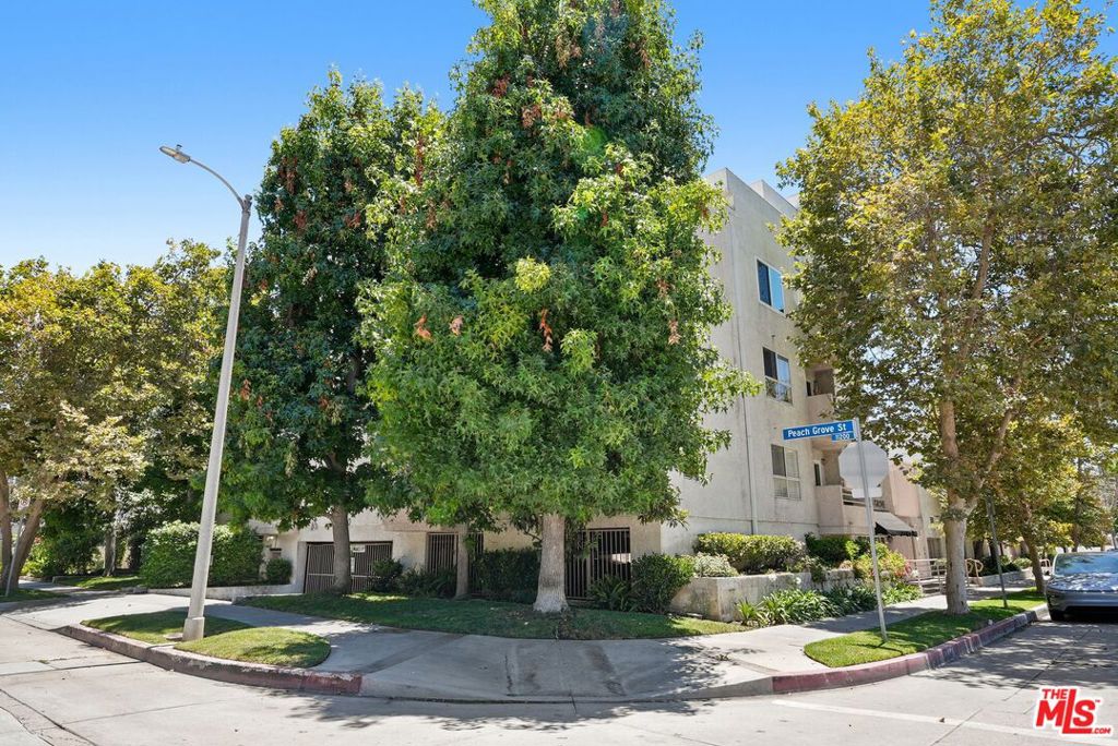 11230 Peach Grove Street 208, Los Angeles, CA 91601 — photo 1